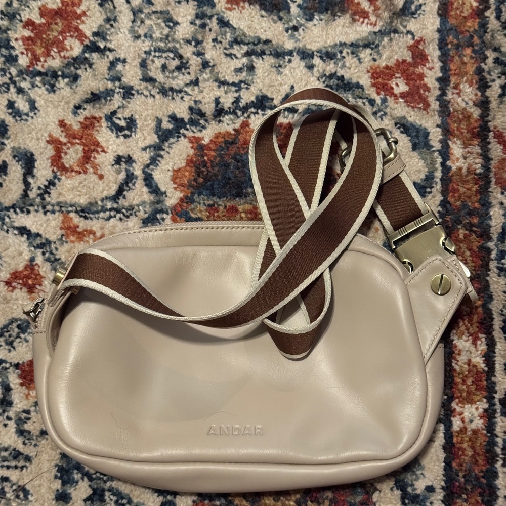 ANDAR Cream Crossbody Bag